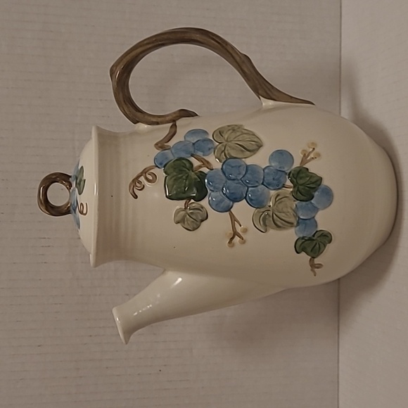 Vintage Metlox Poppytrail Teapot with Blue Grapes - Picture 1 of 16